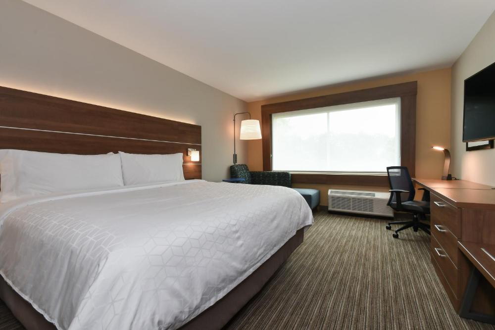 Standard King Room interior